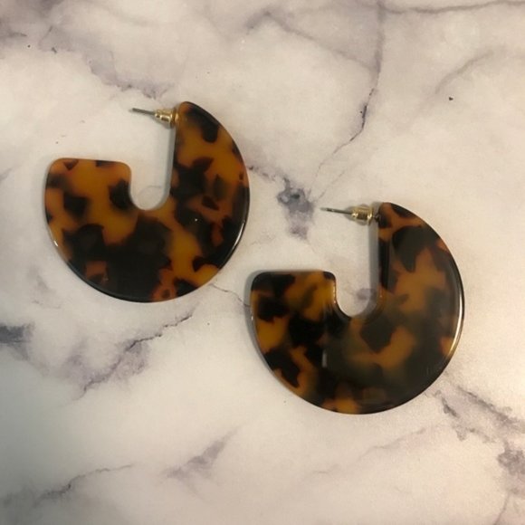 Faux Tortoise Shell Earrings - Picture 6 of 6